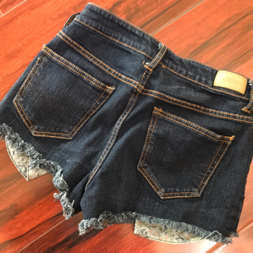 Denim shorts size 0 stretch - Picture 3 of 5